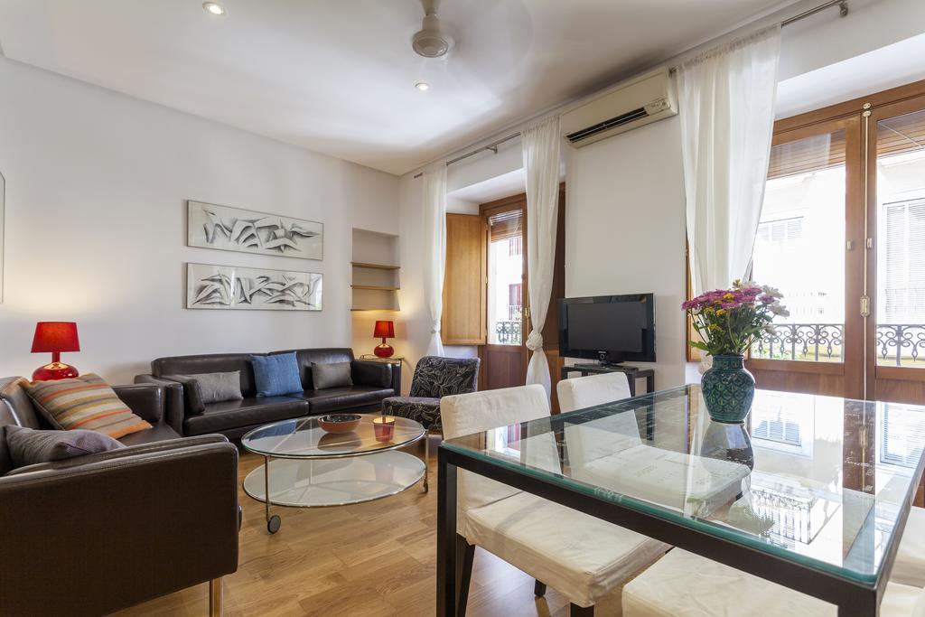 Artist's Charming Design - Space Maison Seville