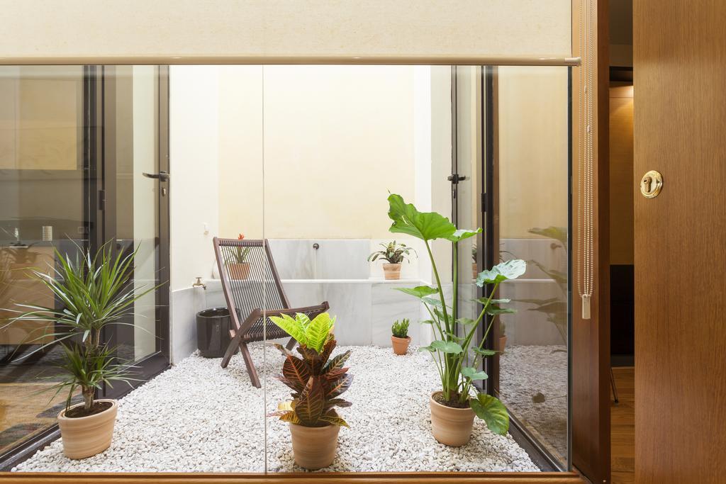 Artist's Charming Design - Space Maison Apartment